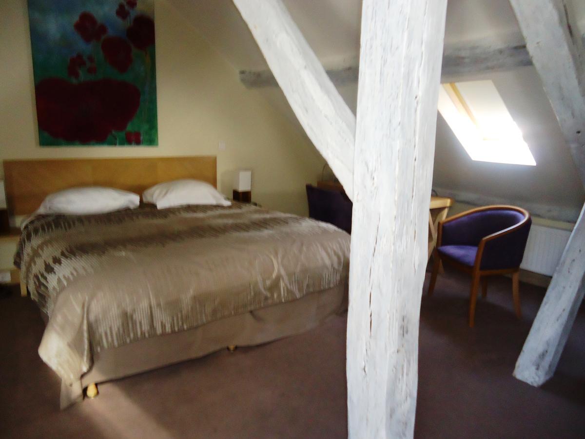 Hotel Le Parc Marly le Roi Ruang foto
